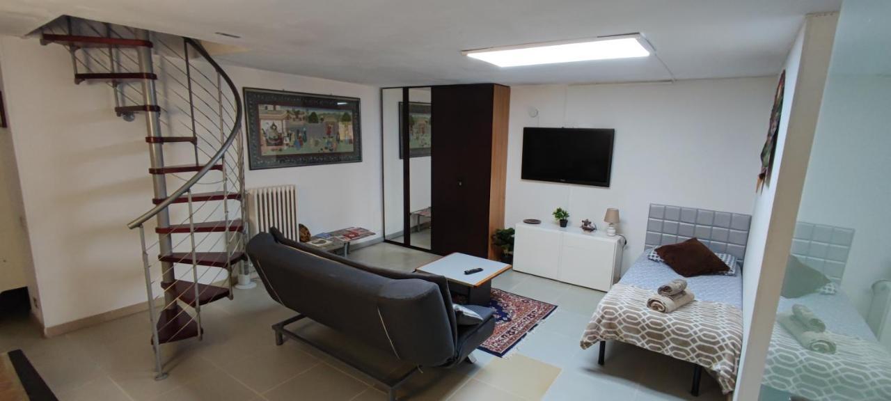 Central Private Flat By Old Town, Shops, Restaurants Bari Kültér fotó