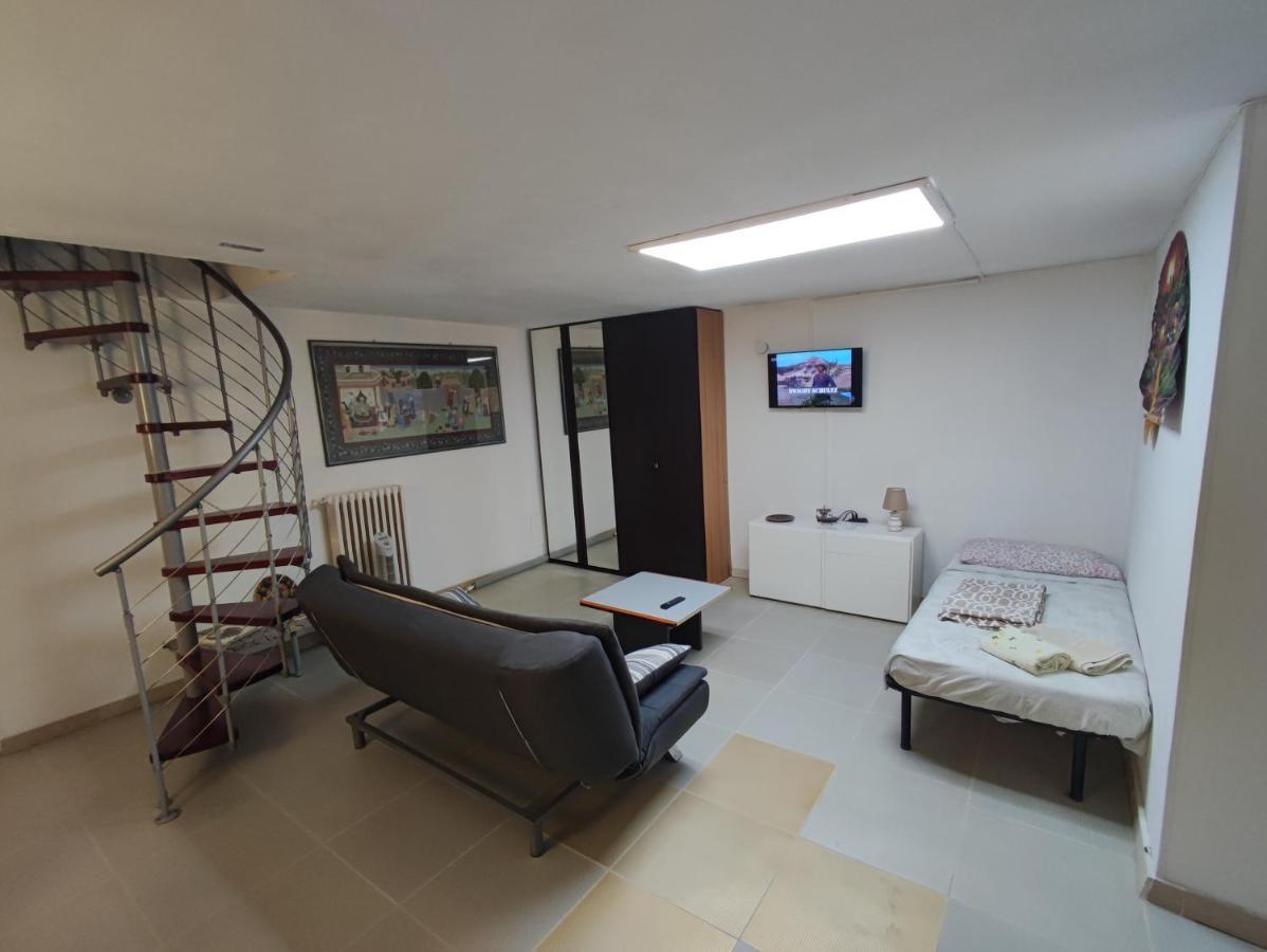 Central Private Flat By Old Town, Shops, Restaurants Bari Kültér fotó